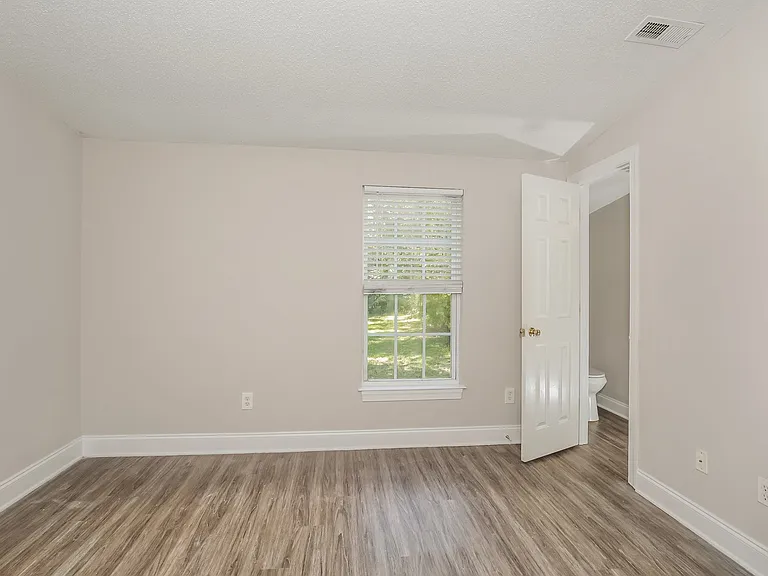 39973_025_main_bedroom_13187415.jpg