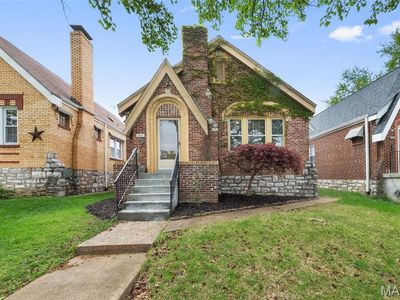 5648 Pernod Ave, Saint Louis, MO, 63139