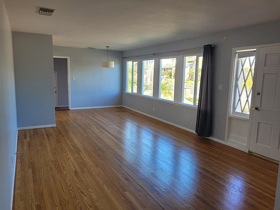 4th image of 1110 Alexandria Dr