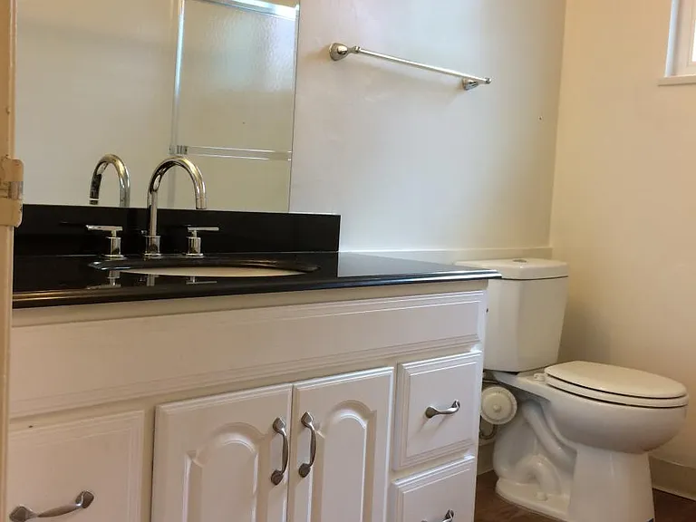 426 S Barrington Ave #6 — Photo 13