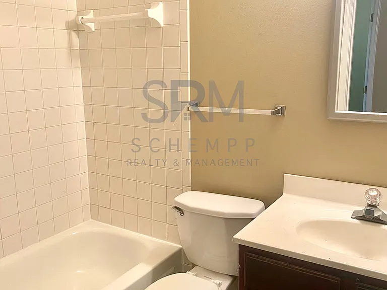 807-809 E. Maple St — Photo 11