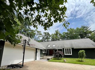 2140 Sunnybrook Rd, Commerce Township, MI 48382