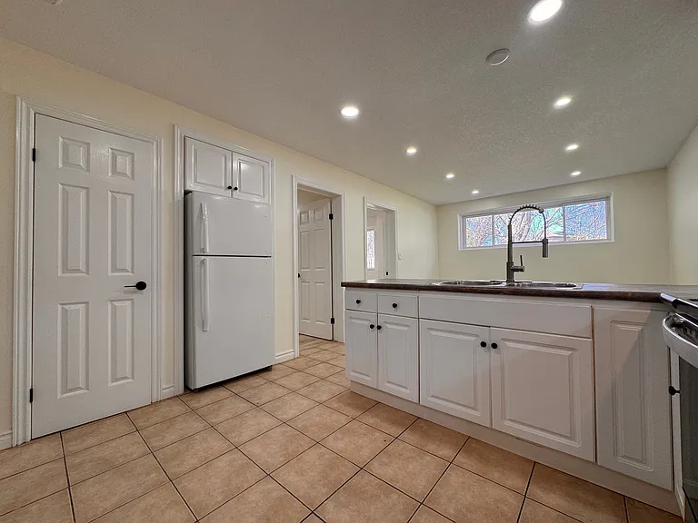 4 Smetana Dr #B — Photo 7