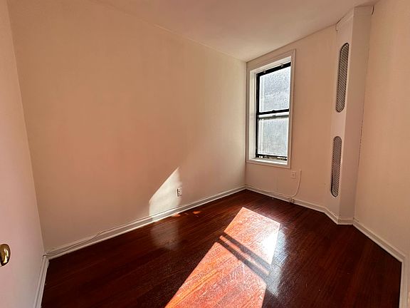 3rd image of 26 E 105th St #3V