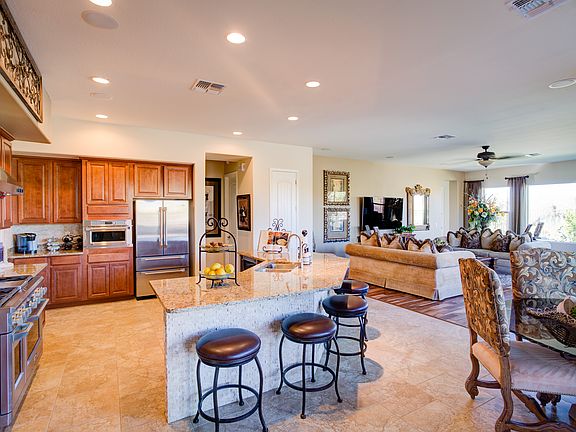 Kitchen / Living Room Area