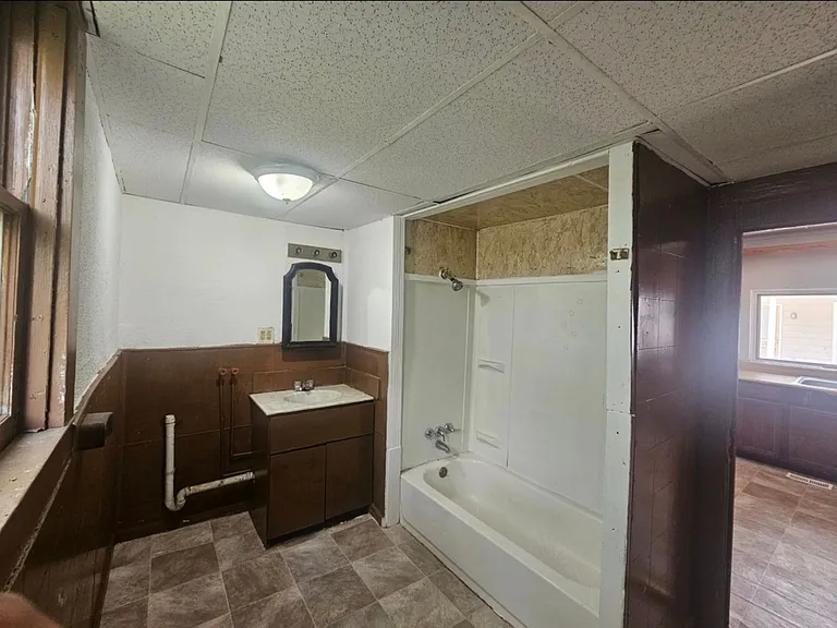 316 Columbus St — Photo 2