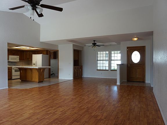 3rd image of 1140 N Velie Ct