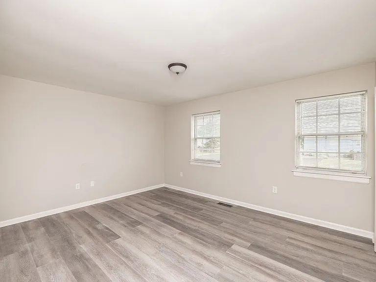 3231 Hunters Mill Dr — Photo 17
