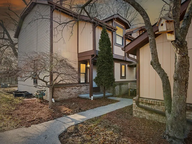 1027 Valley Side Dr #1029 — Photo 3