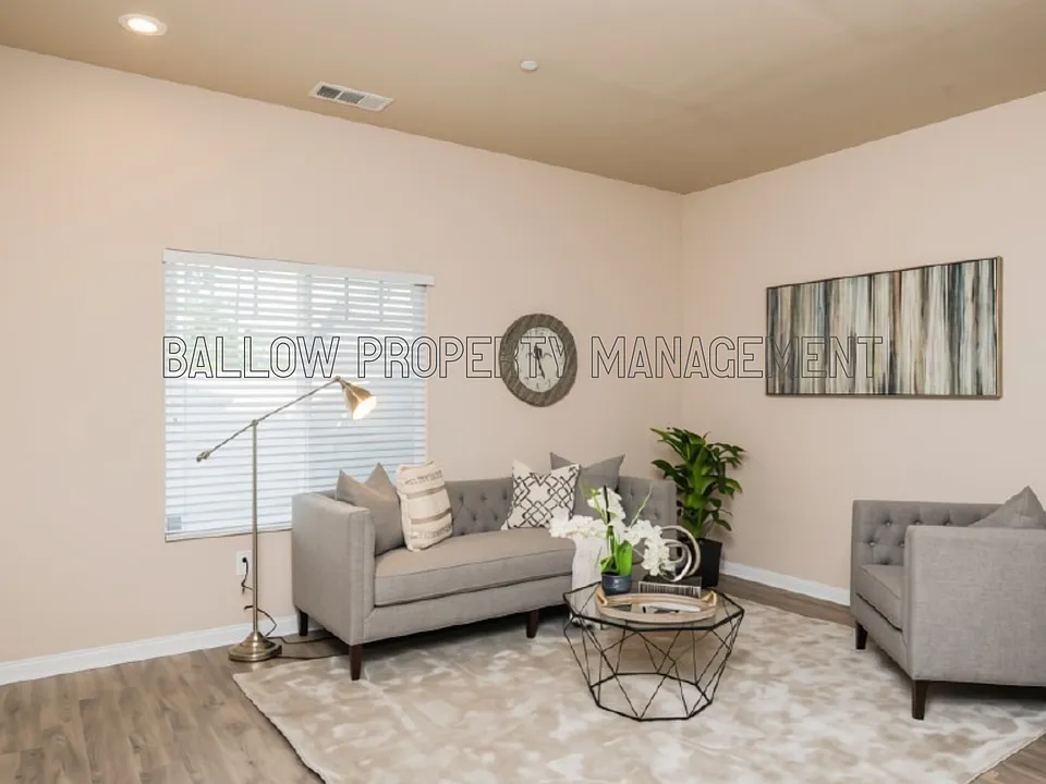 1327 Holly Ave