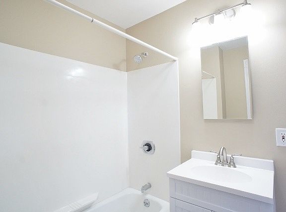 5th image of 49 Osborne Ave #2