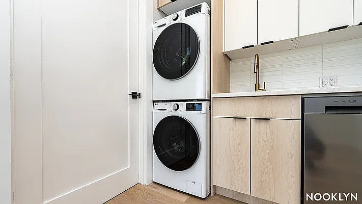 Laundry, photo 1