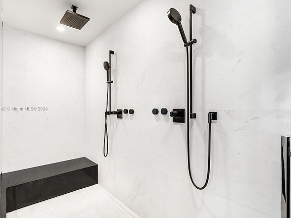 4th image of 18555 Collins Ave Unit 0