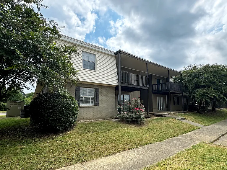 Spring Lake Cove Apartments — Photo 14