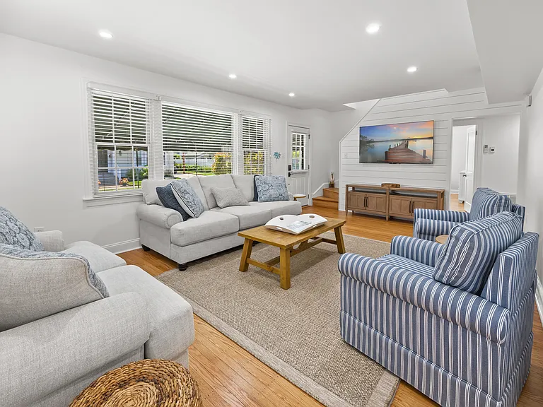 8805 Monmouth Ave — Photo 10