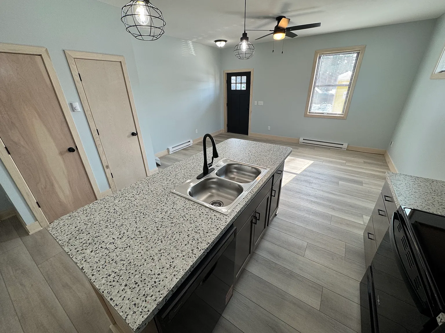 2 bed, 888 sqft, $1,385 — Photo 2