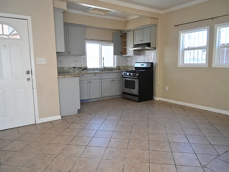 603 W 43rd Pl — Photo 16