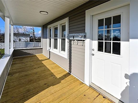 2nd image of 418 Matthew St #2