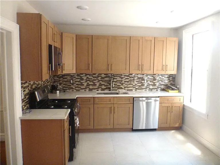15 Vernon Ave #2 — Photo 6