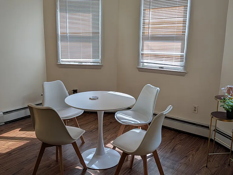 4 Beech St #1 — Photo 2