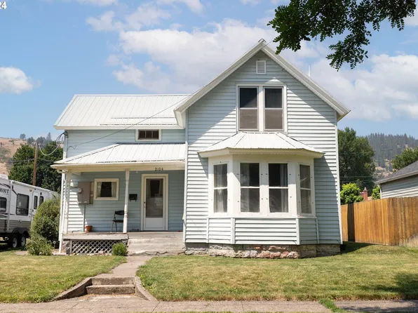 2104 1st St, La Grande, OR 97850