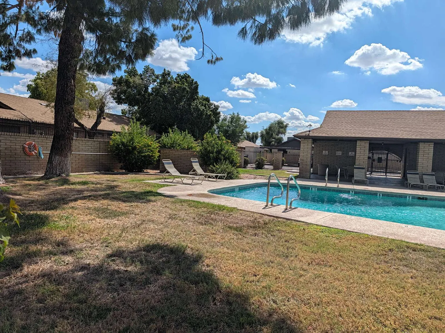 3 bed, 2.0 bath, 1040 sqft, $1,995 — Photo 2