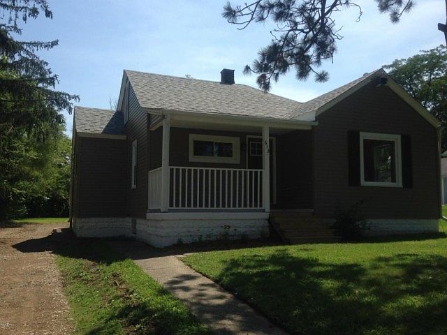 1st image of 613 Hutchinson St