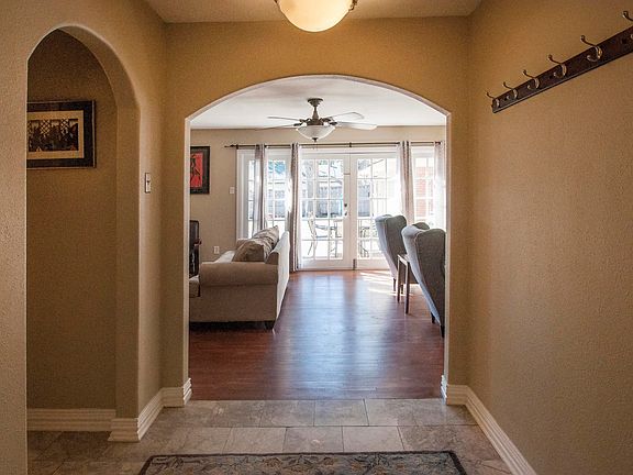 2nd image of 806 Knott Pl