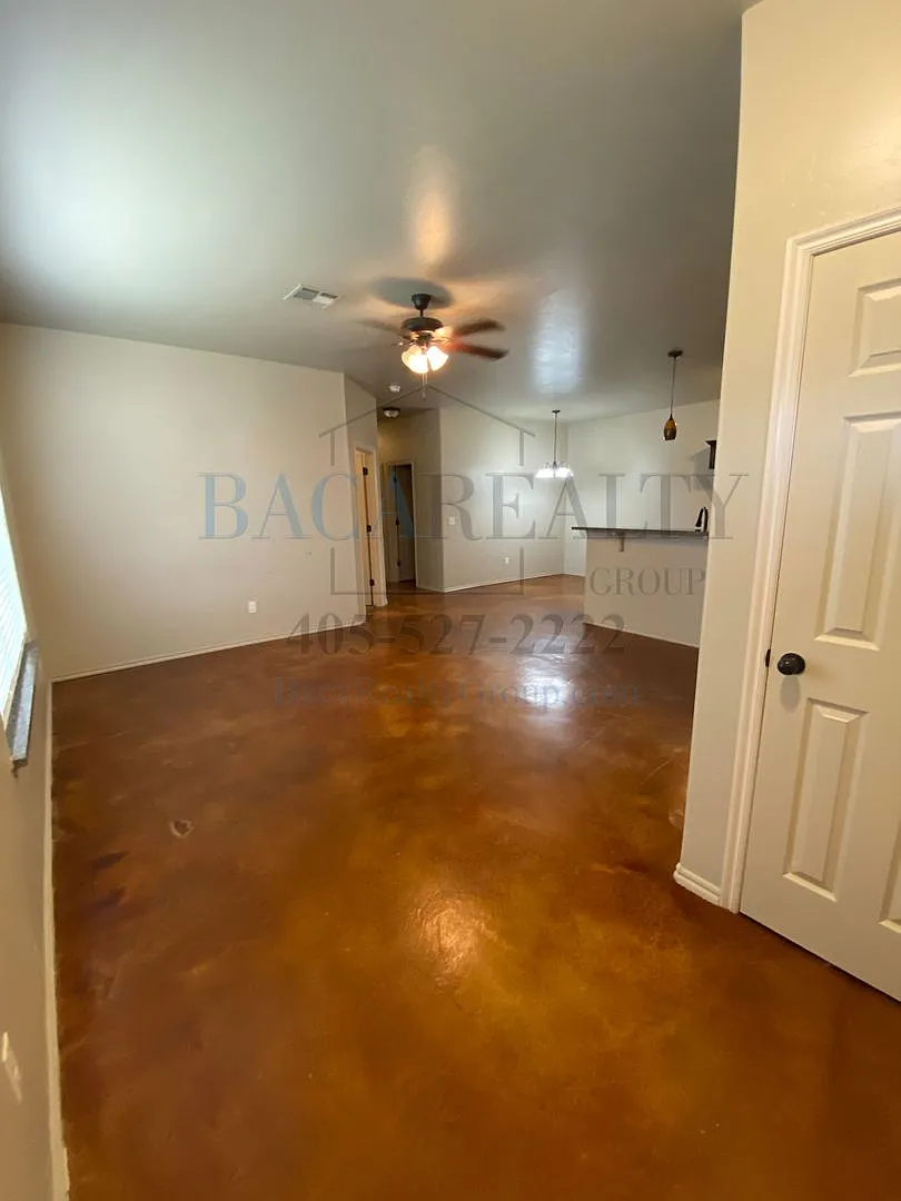 3br 2ba duplex with 2 car garage in Settler's Crossing! — Photo 4