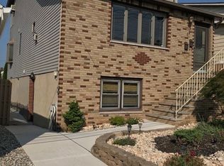 52 2nd Ave, Secaucus, NJ 07094