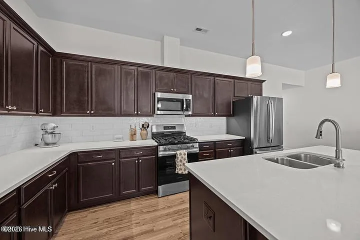 717 Oleander Dr — Photo 4