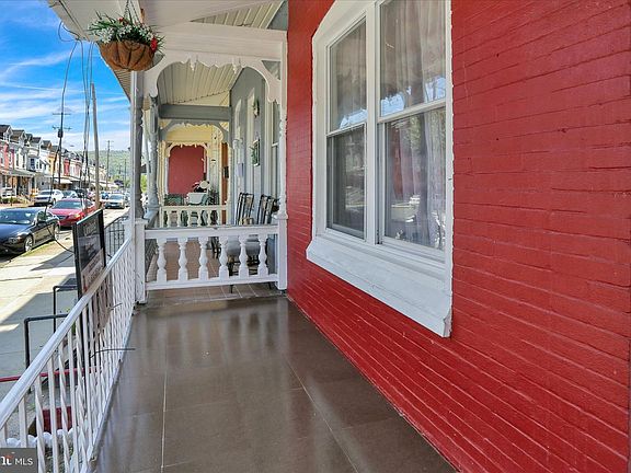 4th image of 202 W Green St
