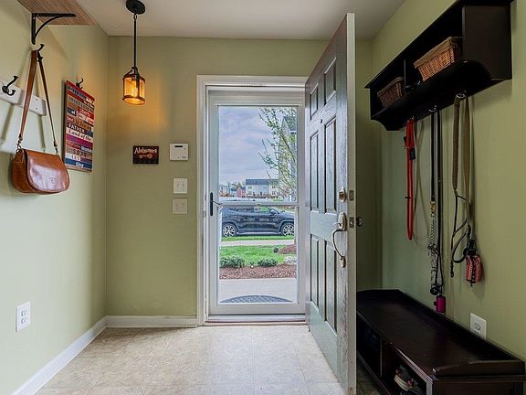 4th image of 117 Willowshire Ct