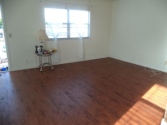 3rd image of 368 Brittany Ave