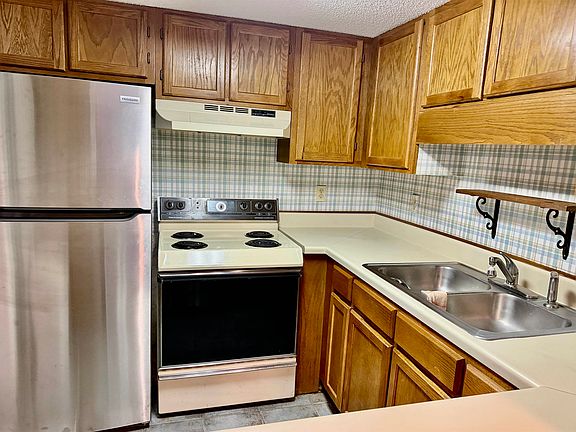 3rd image of 408 71st Ave. N #1