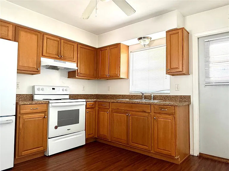610 Emerald Ave #3 — Photo 3