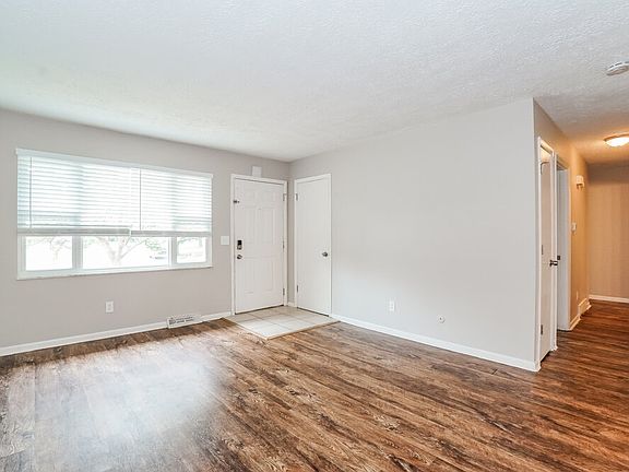 5th image of 1328 Whitby Sq N