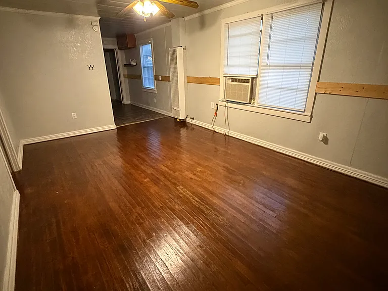 409 S Ash St — Photo 3