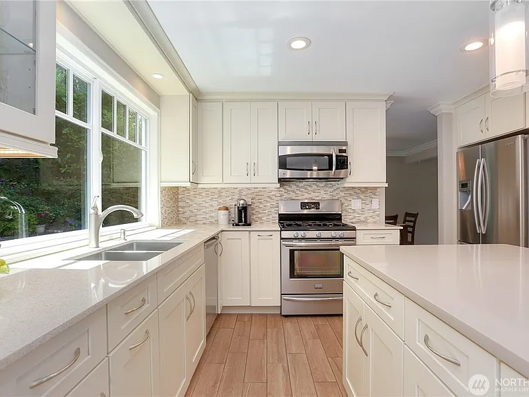 18829 SE 46th Way — Photo 9