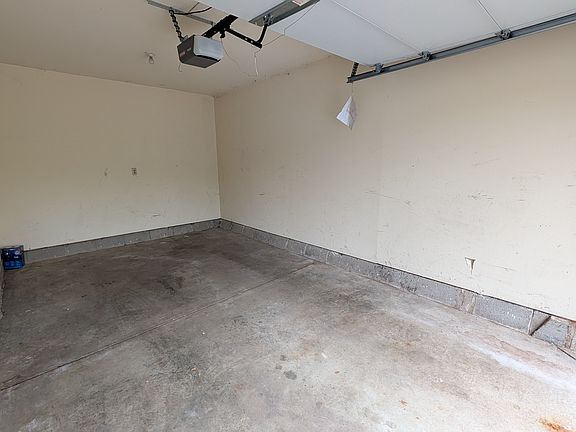 3rd image of 3195 Gracemore Ave