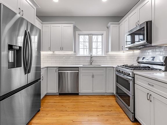 4th image of 9 Tea Party Way