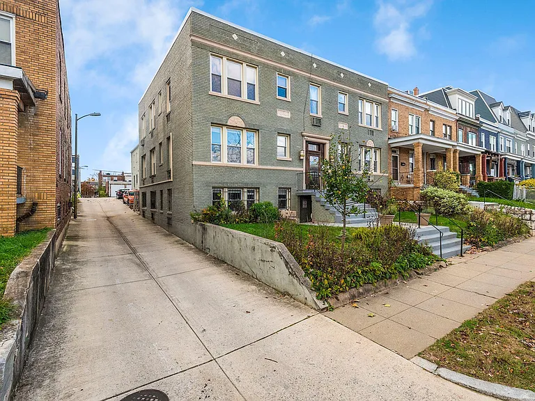 1815 A St SE #203 — Photo 2