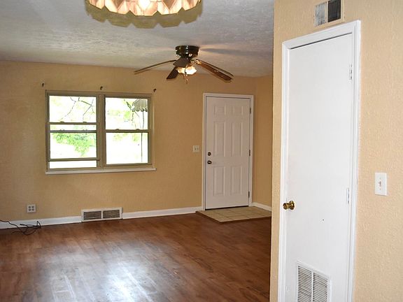 2nd image of 1678 Wiltshire Blvd