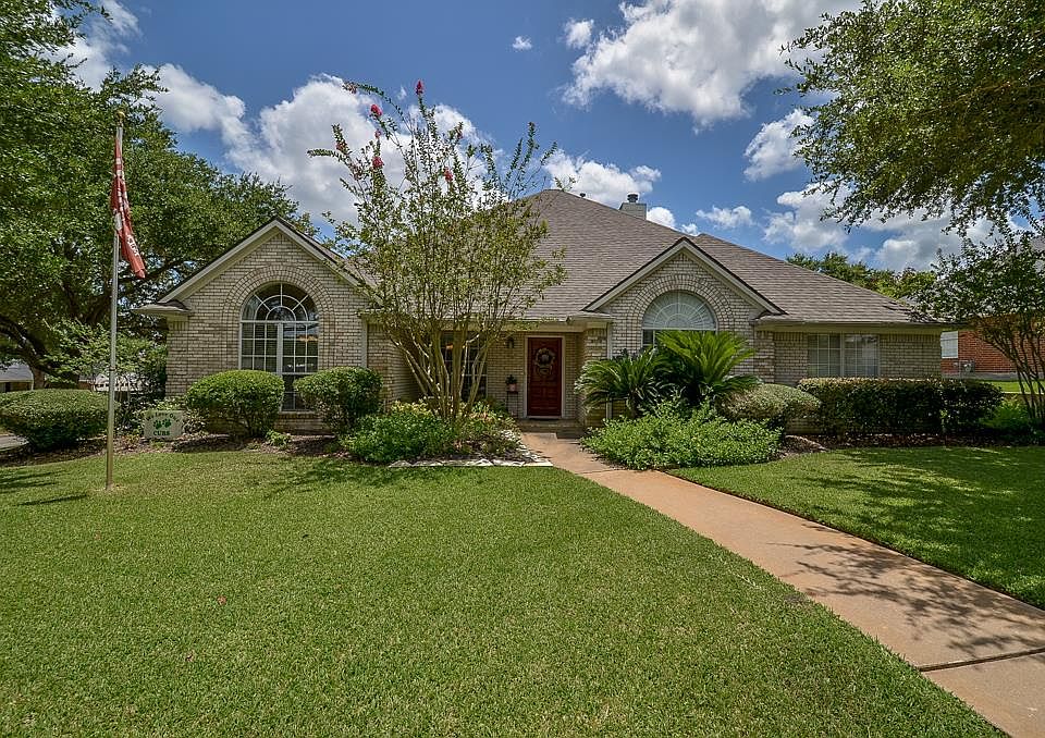 1st image of 402 Hickory Hollow Ln