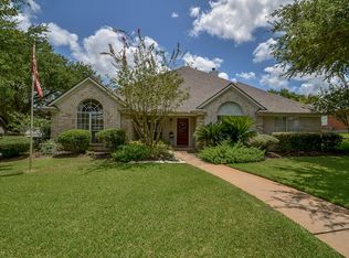 402 Hickory Hollow Ln, Brenham, TX 77833