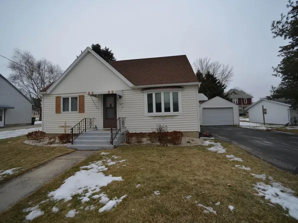 303 E Crocker St, Fox Lake, WI 53933