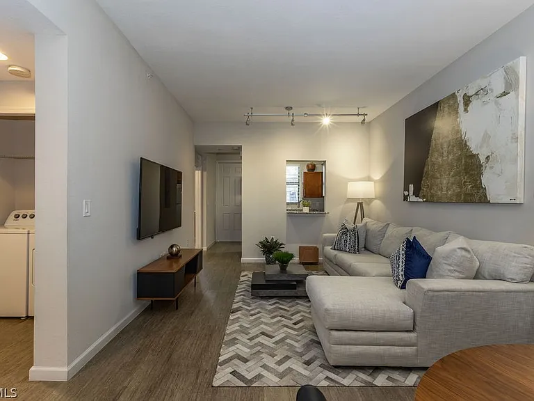 4155 Umbria Ln #313 — Photo 7