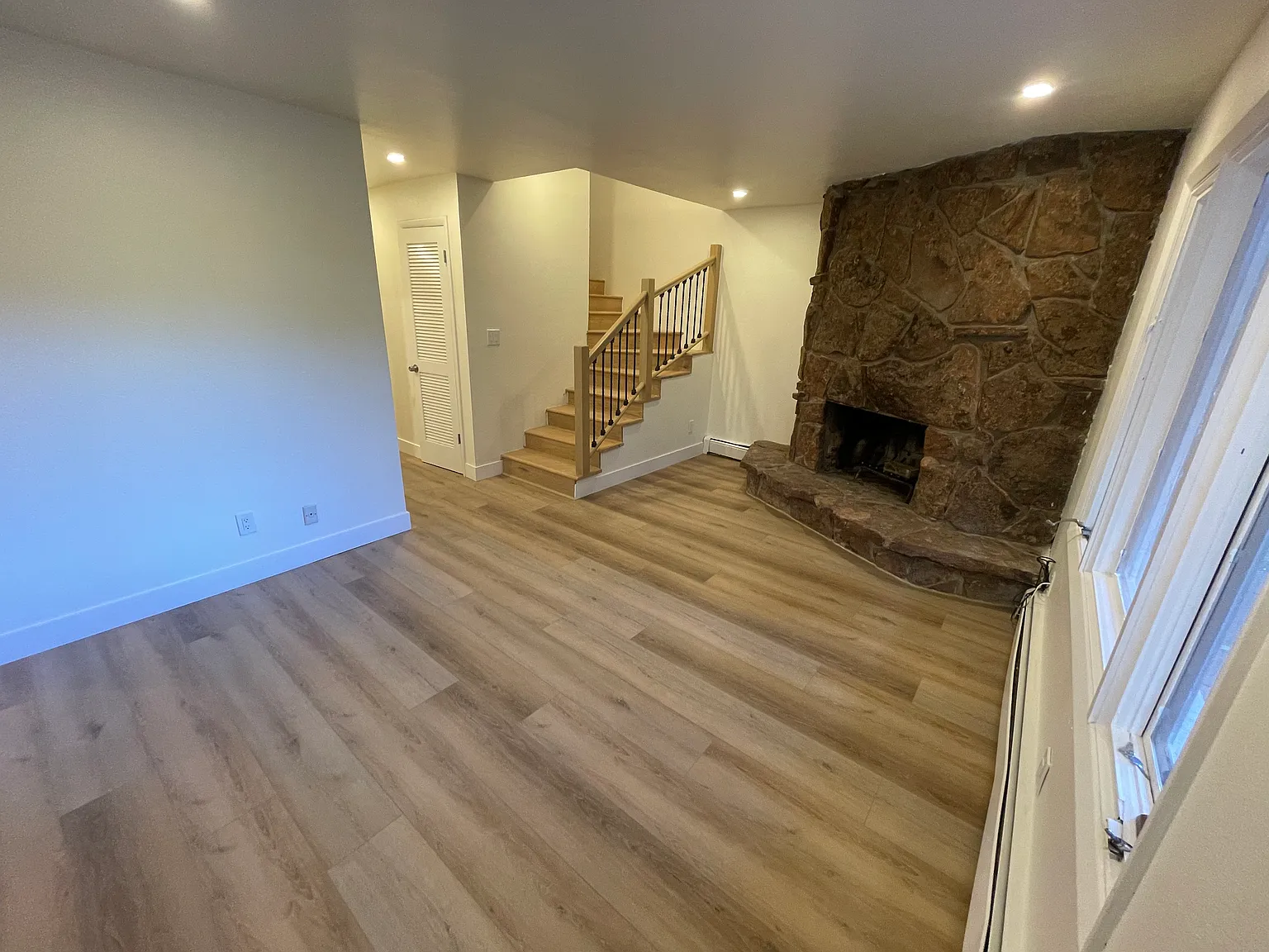 2 bed, 750 sqft, $3,200 — Photo 2