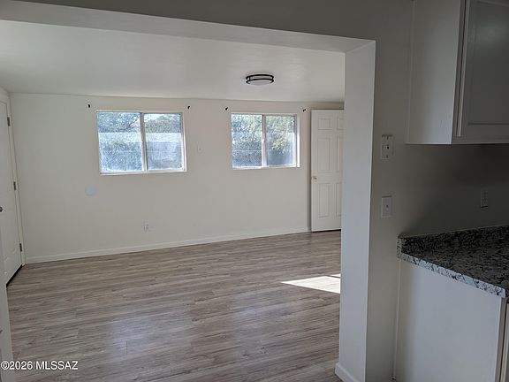 4th image of 211 N Scott Ave