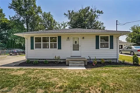 2 bed, 800 sqft, $1,600 — Photo 2